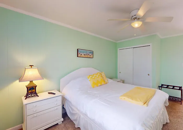 Lorraine'S Beach Cottage