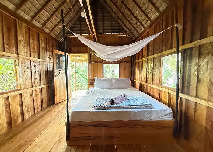 Lily'S Beach Bungalows