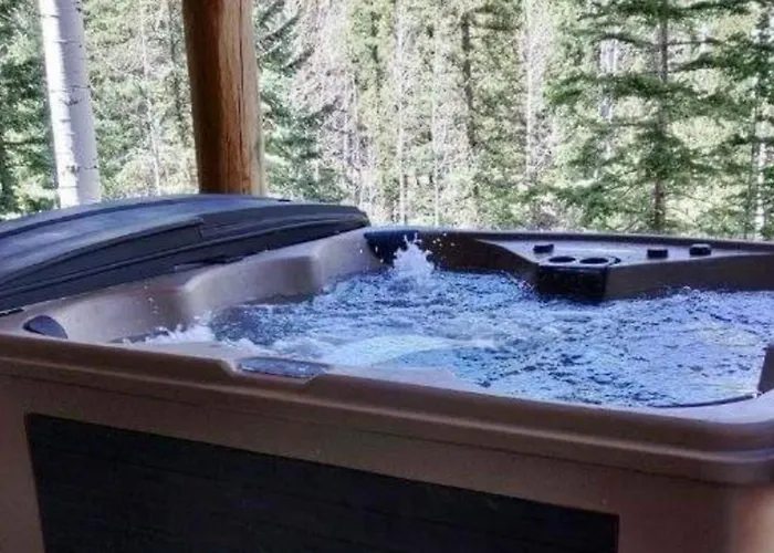 Hot Tub & Mtn Views: Woodsy Cabin In Greer