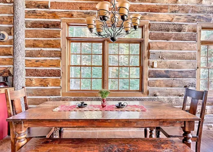 Hot Tub & Mtn Views: Woodsy Cabin In Greer