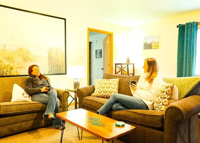 Downtown Green Room At Villages On Aurora