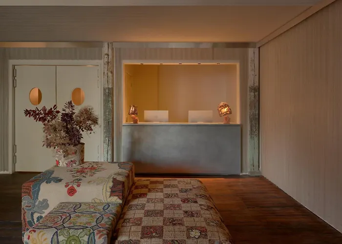 Pocketbook Hotel And Baths