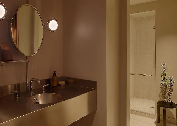 Pocketbook Hotel And Baths