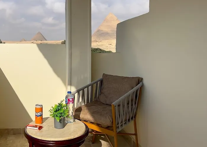 Pyramids On The Spot Inn