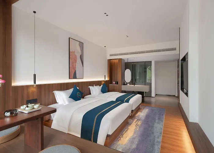 Zhangjiajie National Park East Gate Happy Hotel-River View&City Center&Book Tickets&English Speaking&Free Laundry