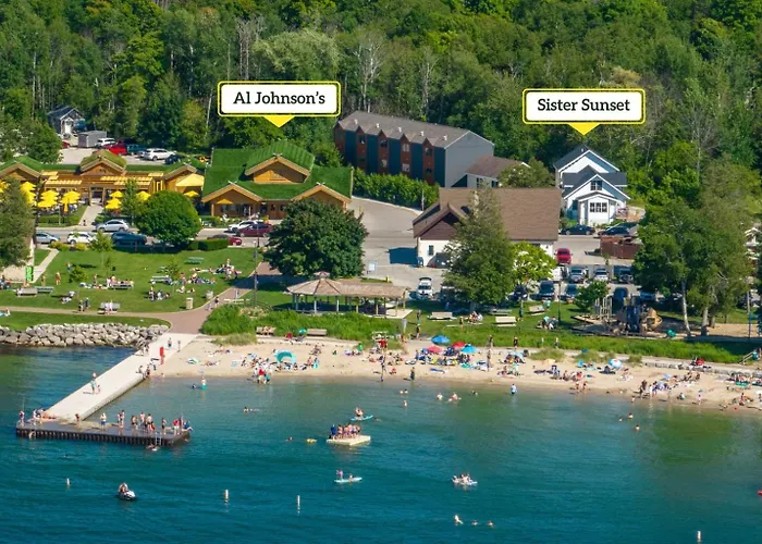 Sister Sunset- #1Downtown Spot, Walk To Beach, Hot Tub & Pets Ok