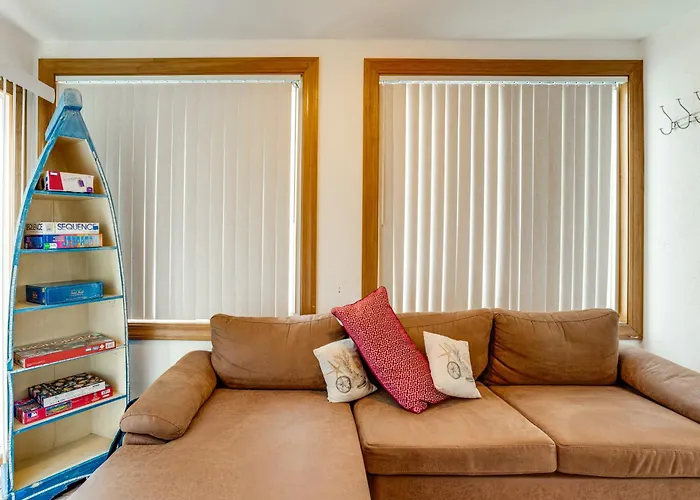Steps To Nantasket Beach: Waterfront Gem W/ Patio!