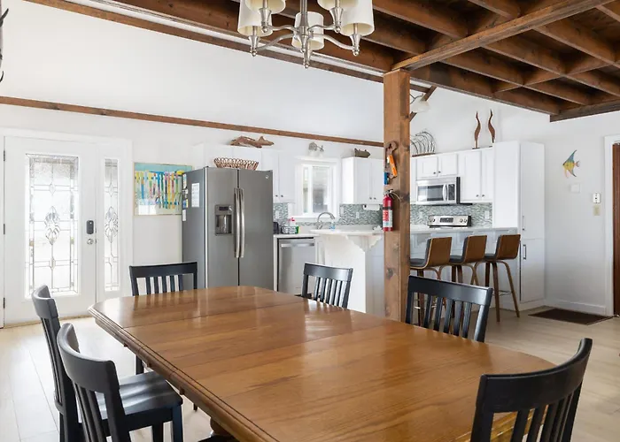 Private And Quiet Family Retreat - Steps To The Beach