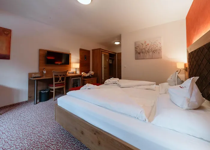 Hotel Neuhaeusl - Herzlich Familiaer
