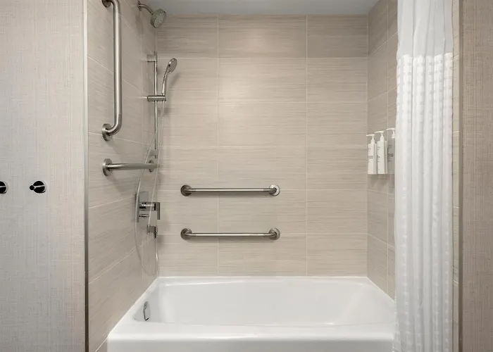 Hampton Inn & Suites By Hilton Windsor
