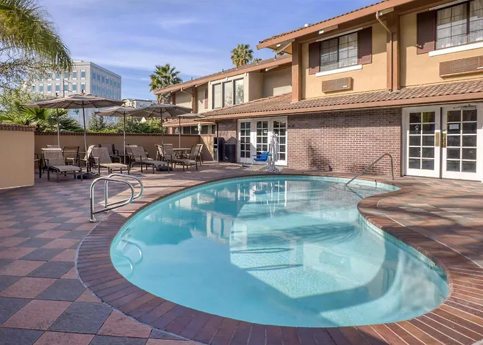 Surestay Plus Hotel By Best Western Mountain View