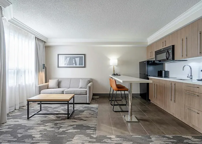 Sandman Signature Mississauga Hotel