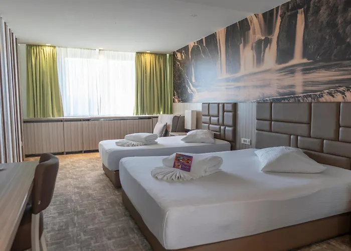 Hollywood Hotel