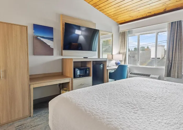 Best Western Plus, The Inn At Hampton