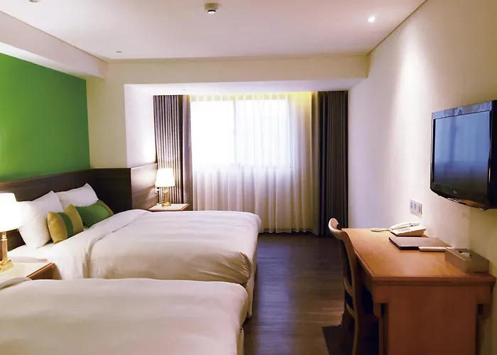 Green World Triple Beds