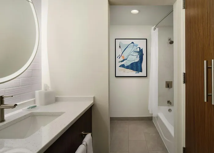 Courtyard By Marriott Orlando Airport