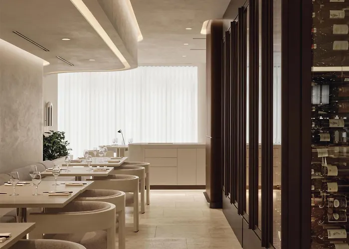 Vogue Hotel Montreal Downtown, Curio Collection By Hilton