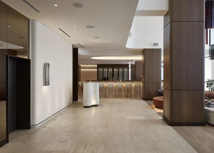 Vogue Hotel Montreal Downtown, Curio Collection By Hilton