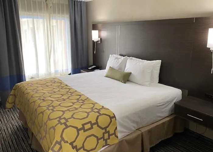 Baymont By Wyndham Topeka
