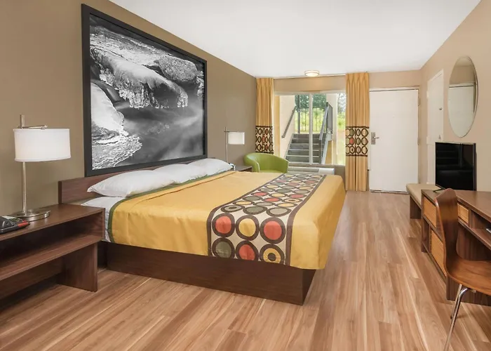 Super 8 By Wyndham Asheville Airport