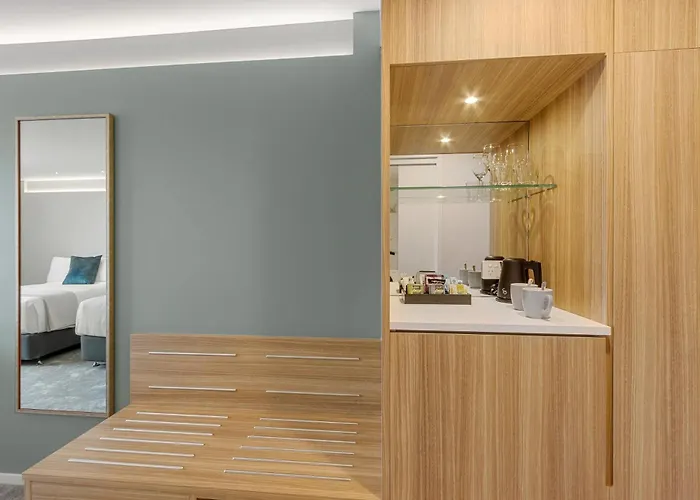 Hotel Elms Christchurch, An Ascend Collection Hotel