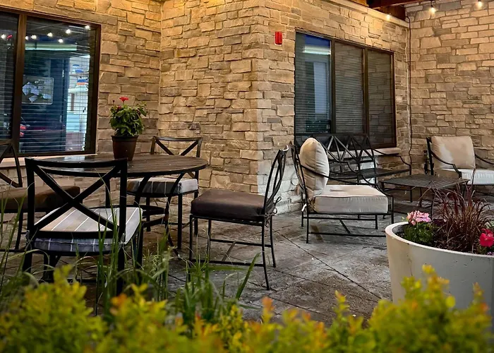 Country Inn & Suites By Radisson, Appleton Airport - Fox River Mall Area