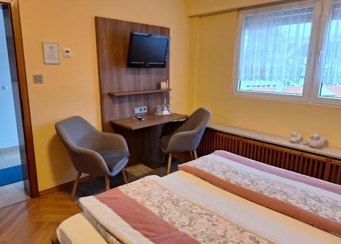 Villa Bruderfels, Garni