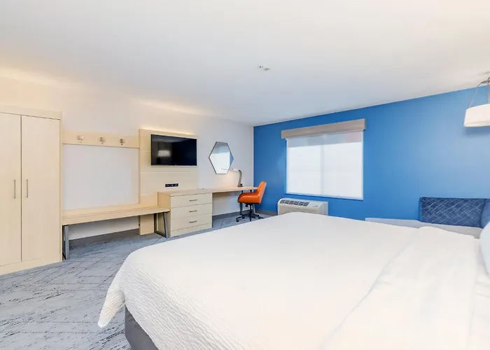 Holiday Inn Express & Suites - Medford By Ihg