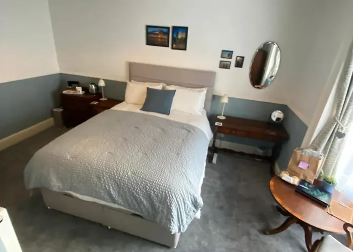 Stone'S Throw Guest House