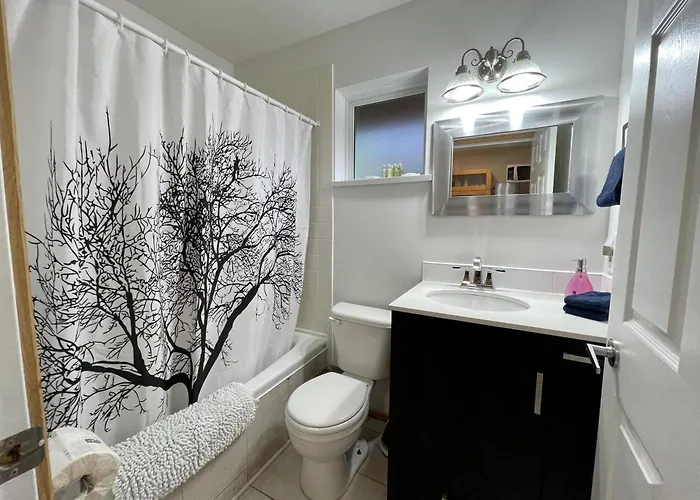 Cozy Cabin Near Walking Trails And Beaches!