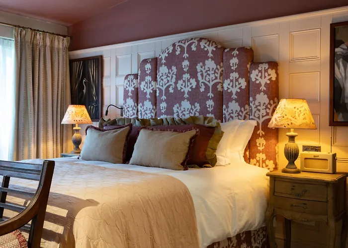 The Potters Heron - A Heartwood Inn
