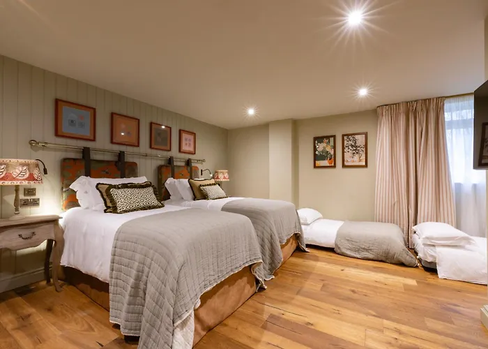 The Potters Heron - A Heartwood Inn