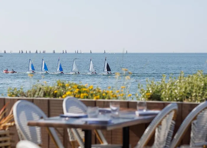 Logis Hotel Les Mouettes Restaurant Erin - Larmor Plage, Proche De Lorient