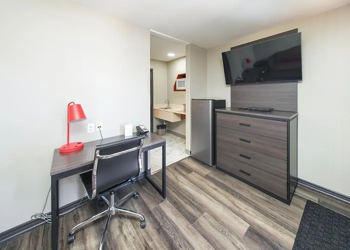 Super 8 By Wyndham Kingston