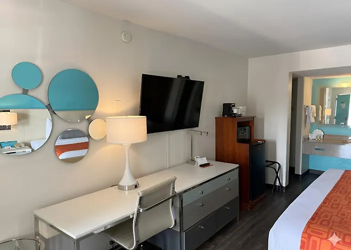 Howard Johnson By Wyndham Ft. Myers Fl