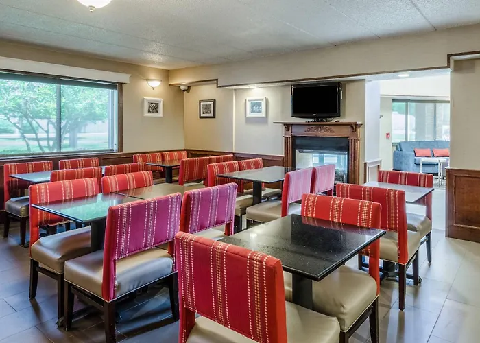 Comfort Inn & Suites West Springfield