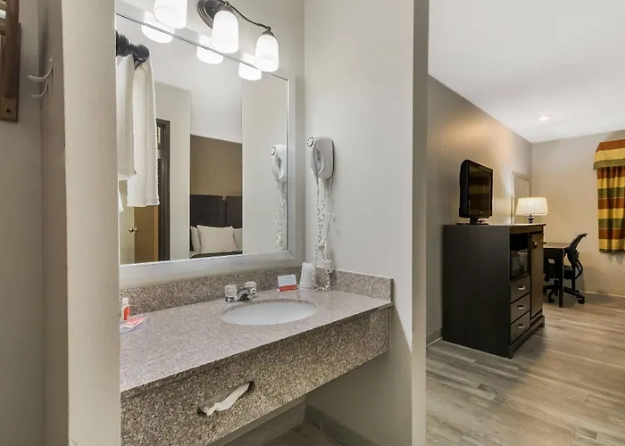 Econo Lodge Inn & Suites Yankton