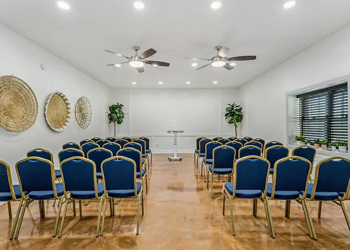 At Home Inn - Pensacola