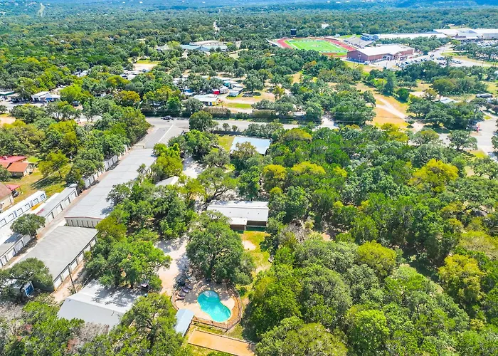 Wimberley Log Cabins Resort And Suites- The Oak Lodge