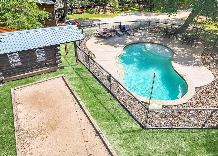 Wimberley Log Cabins Resort And Suites- The Oak Lodge