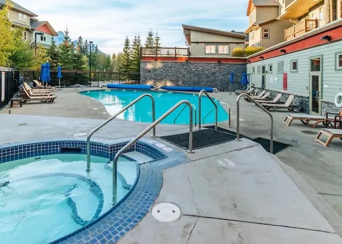 Renovated 2Br Condo, Ac, Pool, Hot Tub, Pets Ok!