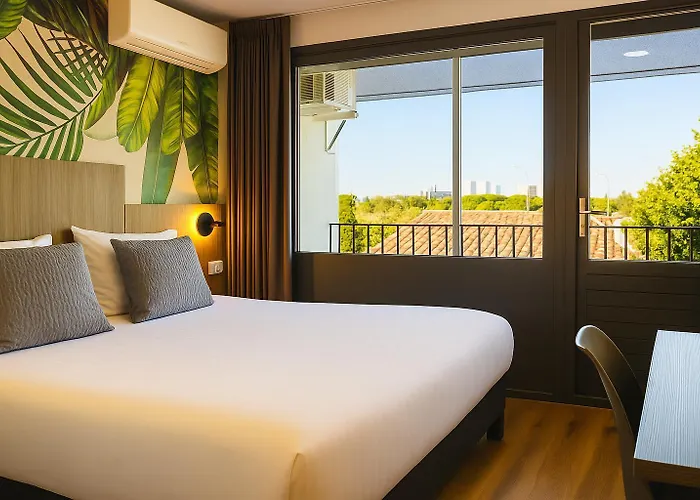 Cit Hotel L Oasis D Avignon