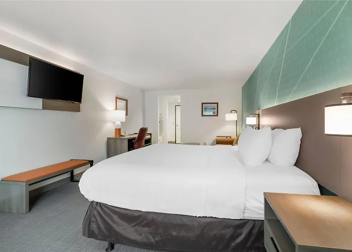 Comfort Inn & Suites Lake George