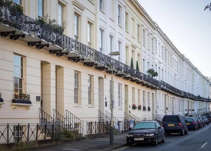 Large Period 2-Bed Apartment Close To Town