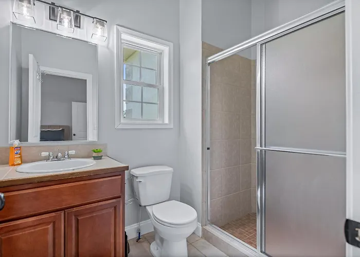 Spacious Luxury Home With Swim Spa, Hot Tub, Movie Room And Fire Pit