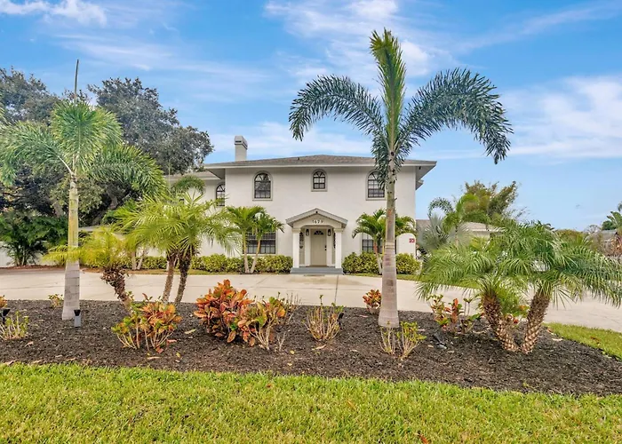 Huge 8Br Whtd Pool Ensuites Games Near Beach