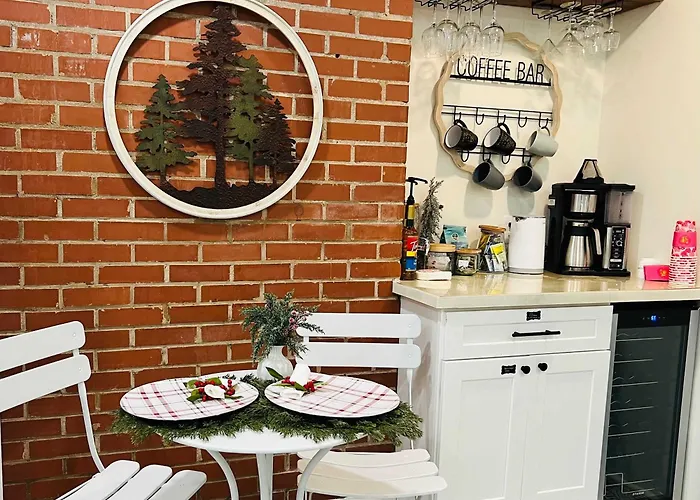 2 Mstr King Suites Lux Kitchen Games Location!