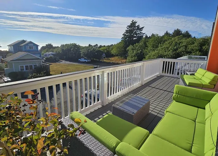 Sunkissed 3Br Oceanview, Dog-Friendly Beach Home