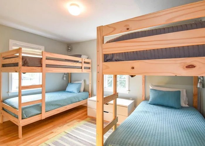 Fully Renovated Walk To Scargo Lake