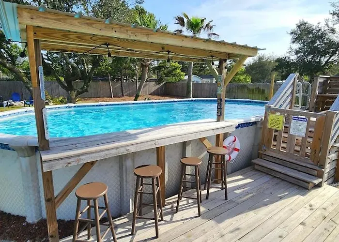 Poolside Palms Paradise